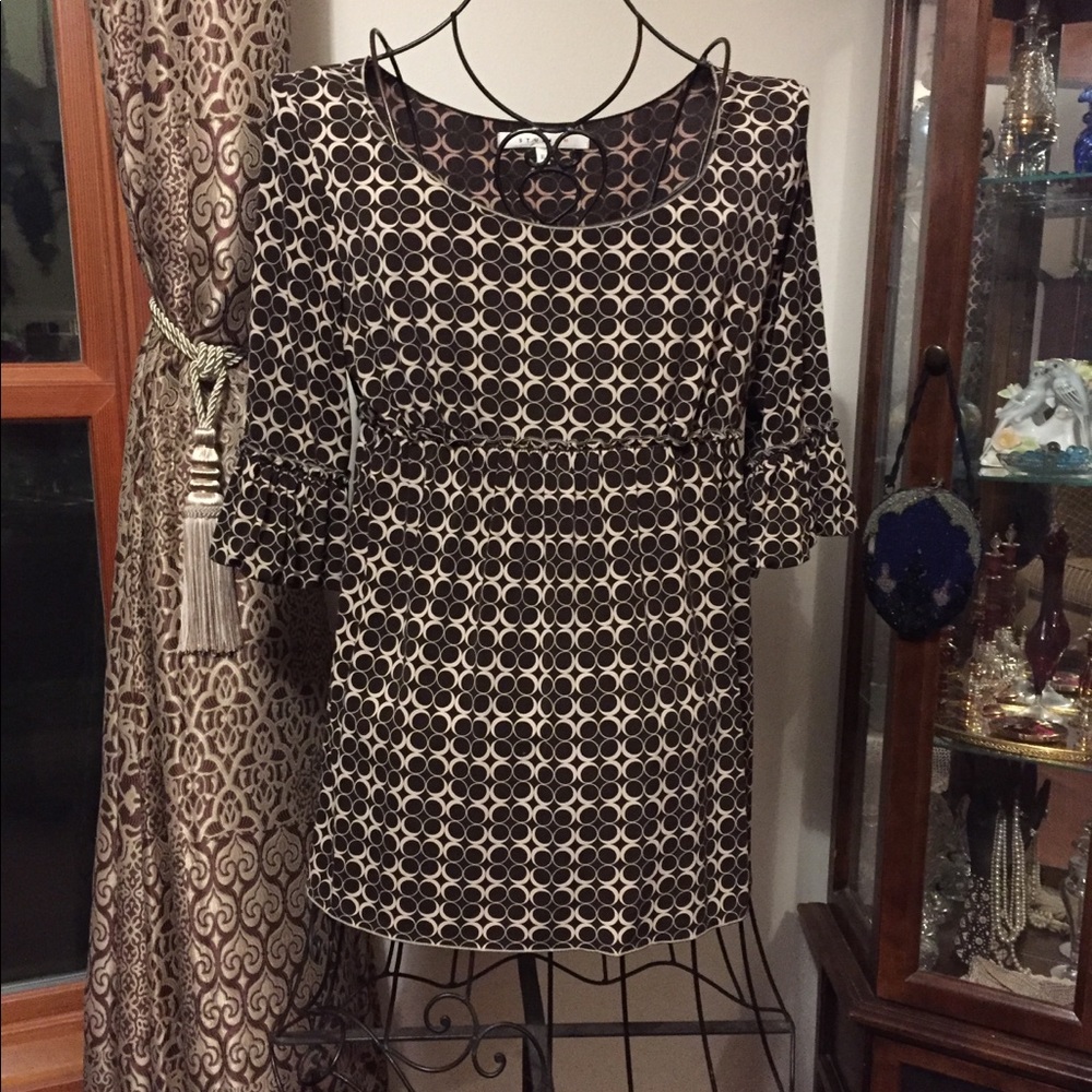 Studio M chocolate & cream top